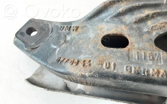BMW 3 E90 E91 Engine mounting bracket 6770044