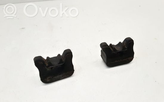 BMW 1 E81 E87 Radiator mount bracket 7805310 17117805310