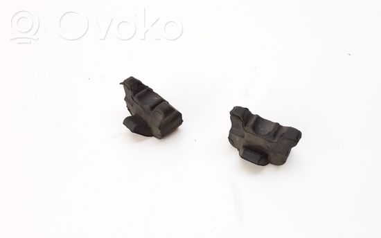 BMW 3 E90 E91 Radiator mount bracket 7805310 17117805310
