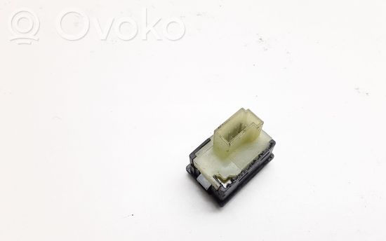 BMW 5 E60 E61 Tailgate/boot open switch button 6921846
