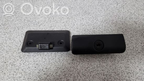 BMW 5 E39 Glove box lock 51168163018 51168163017