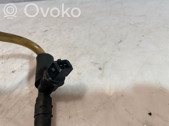 BMW 3 E90 E91 Fuel temperature sensor 135377890401 13632610