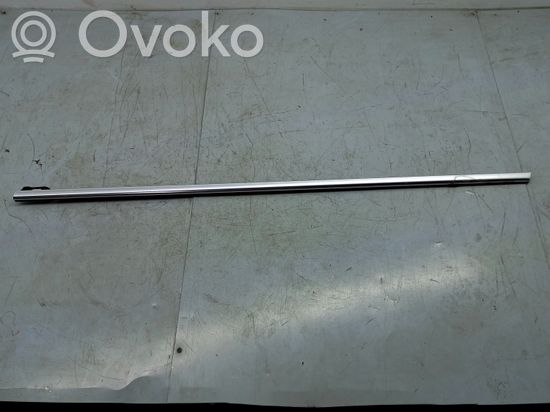 Volkswagen Jetta VI Windshield trim