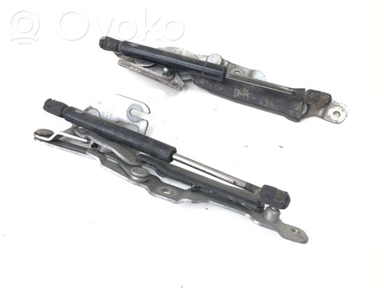 Audi A4 S4 B5 8D Tailgate/trunk/boot hinge 8D5827302C 8D5827301C