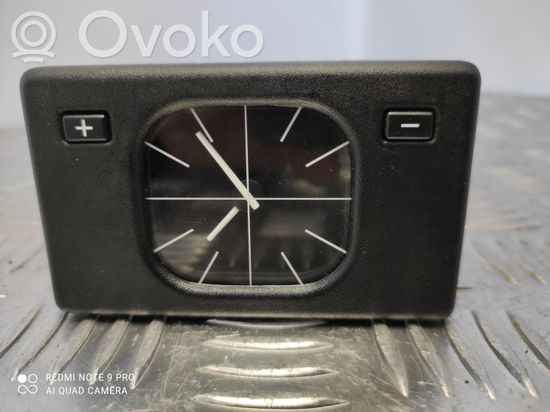BMW 5 E34 Clock 1374282