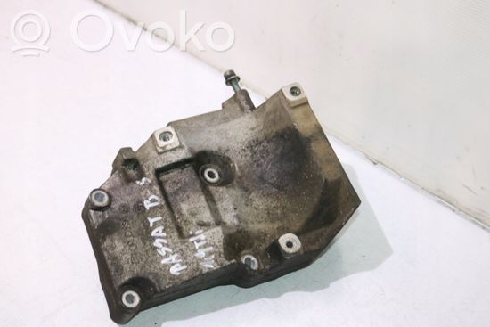 Volkswagen PASSAT B5 A/C compressor mount bracket 038260885C