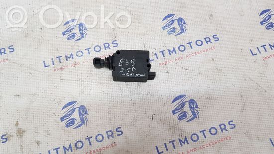 BMW 5 E39 Tailgate/trunk/boot lock/catch/latch 8377569