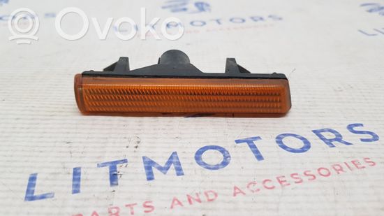 BMW 7 E38 Front fender indicator light 83602031