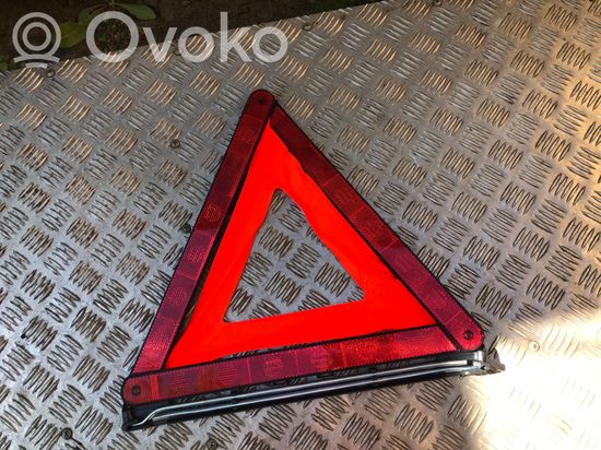 BMW 5 E39 Emergency warning sign