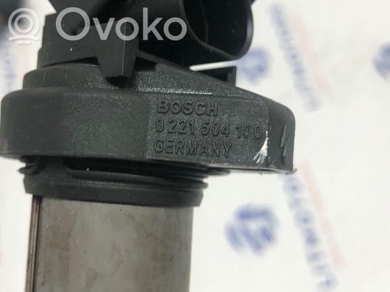 BMW 7 E38 High voltage ignition coil 0221504100