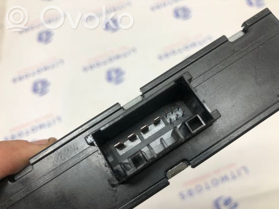 BMW 5 F10 F11 Voltage converter/converter module 9233143