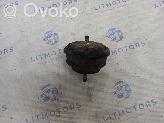 BMW 5 E39 Engine mount bracket 1094365
