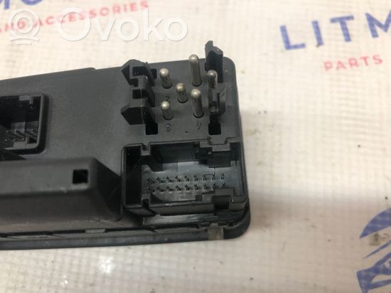 BMW 7 E38 Electric window control switch 8380645