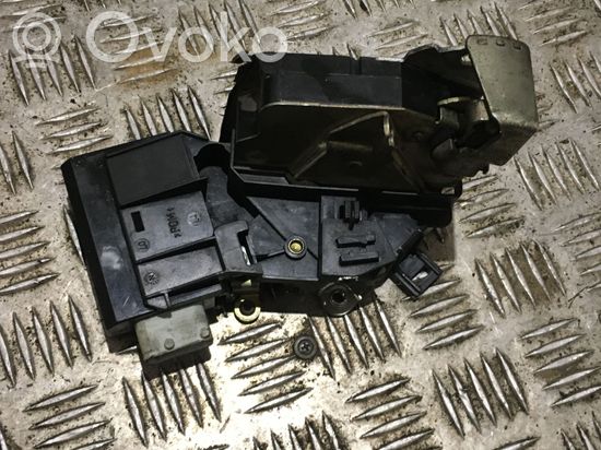 BMW 7 E38 Front door lock 8352165