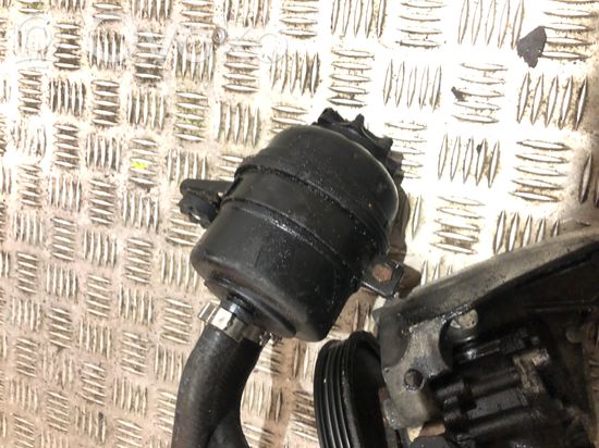 BMW 3 E90 E91 Power steering pump 7790453