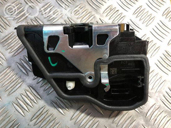 BMW X5 E70 Front door lock 7318424