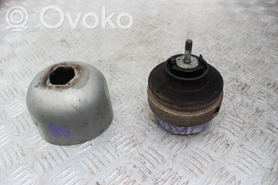 Volkswagen PASSAT B5 Engine mount bracket