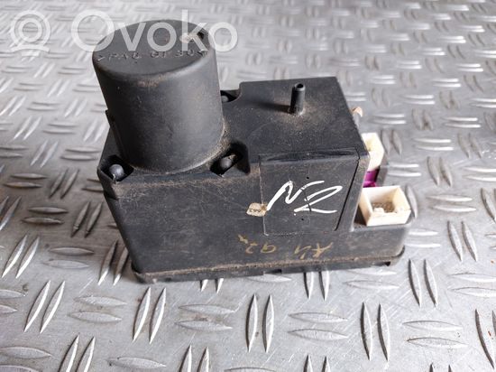 Audi A4 S4 B5 8D Central locking vacuum pump 4A0862257J