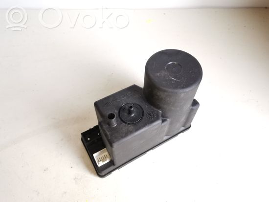 Audi A4 S4 B5 8D Central locking vacuum pump 4A0862257A