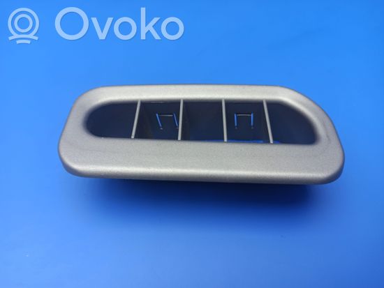 BMW 7 E65 E66 Rear air vent grill 7010949