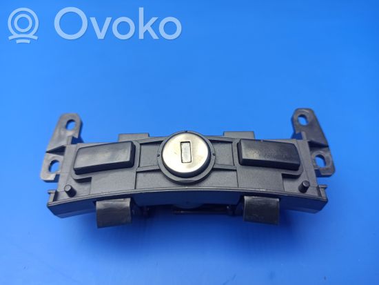 BMW 7 E65 E66 Armrest lock 81422001