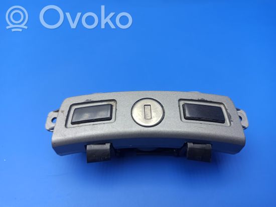 BMW 7 E65 E66 Armrest lock B0300156