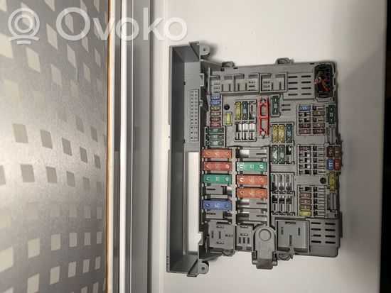 BMW 1 E81 E87 Fuse module 10688710