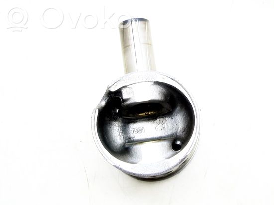 Volkswagen PASSAT B5 Piston