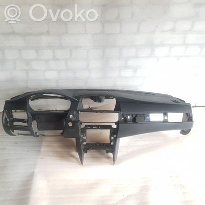 BMW 5 E60 E61 Dashboard 697640510 51167034144 5148713097802