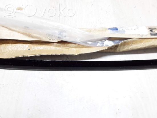 Mercedes-Benz E W211 Windshield trim 2116700622 A2116700622