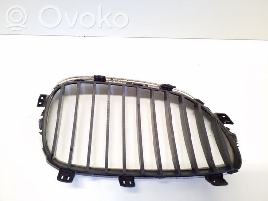 BMW 5 E60 E61 Front grill 7065701