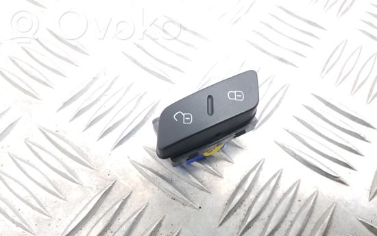 Volkswagen PASSAT B7 Central locking switch button 3AA962126