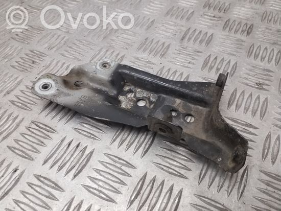 Audi A3 S3 A3 Sportback 8P Fender mounting bracket 8P0821136A