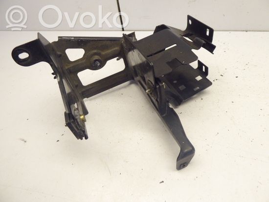 Volkswagen PASSAT B5.5 ABS pump bracket