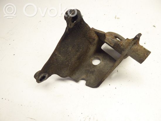Volkswagen Golf III Engine mounting bracket –