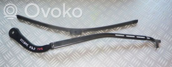 BMW 3 E90 E91 Front wiper blade arm 7118220
