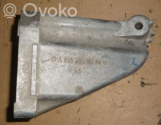 Mercedes-Benz E W211 Engine mounting bracket A6132230504