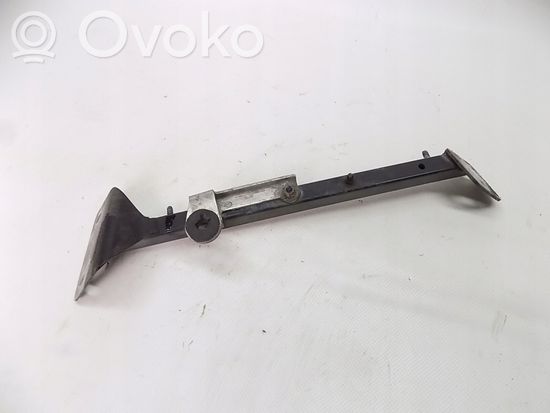 Audi A8 S8 D3 4E Fender mounting bracket 4E0805463F