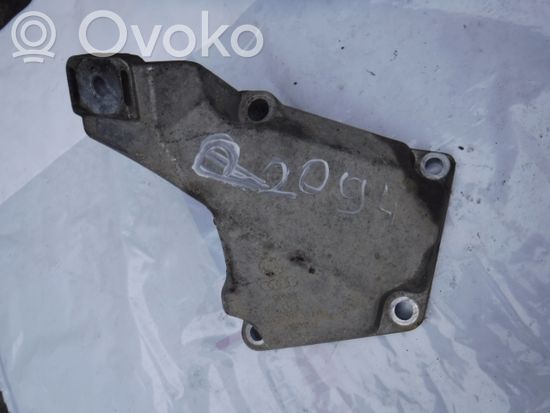 Volkswagen PASSAT B5.5 Engine mounting bracket 8D0199307G