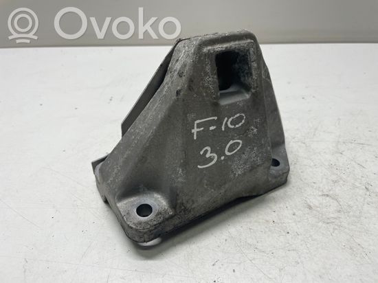 BMW 5 GT F07 Engine mounting bracket 6777028
