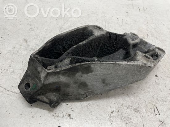 BMW 4 F36 Gran coupe Engine mounting bracket 6861401