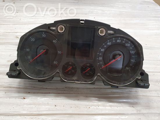 Volkswagen PASSAT B6 Speedometer (instrument cluster)