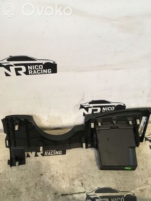 BMW 2 F45 Glove box