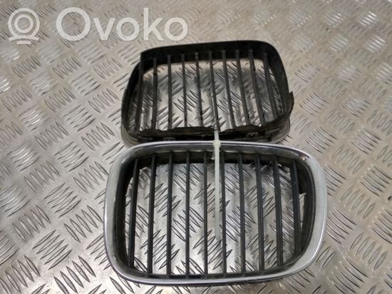 BMW 5 E39 Front grill 8159311 81593140