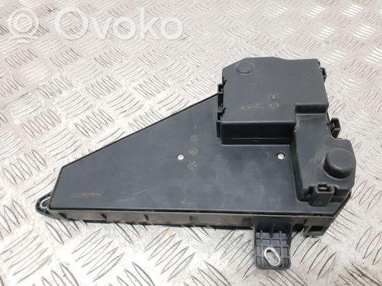 BMW 5 E60 E61 Fuse module 690661901 690660105