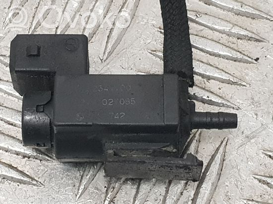 BMW 3 E46 Vacuum valve 72234100