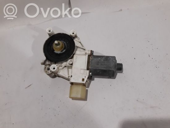 BMW 1 E81 E87 Front door window regulator motor 0130822224
