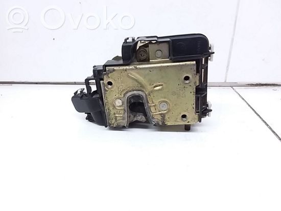 Volkswagen Golf III Rear door lock 1H4839016
