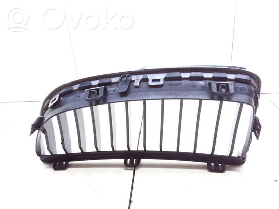 BMW 3 E90 E91 Front bumper upper radiator grill 22405910 7120008