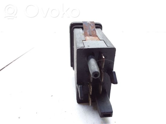 Volkswagen Golf IV Windscreen/window heater switch
